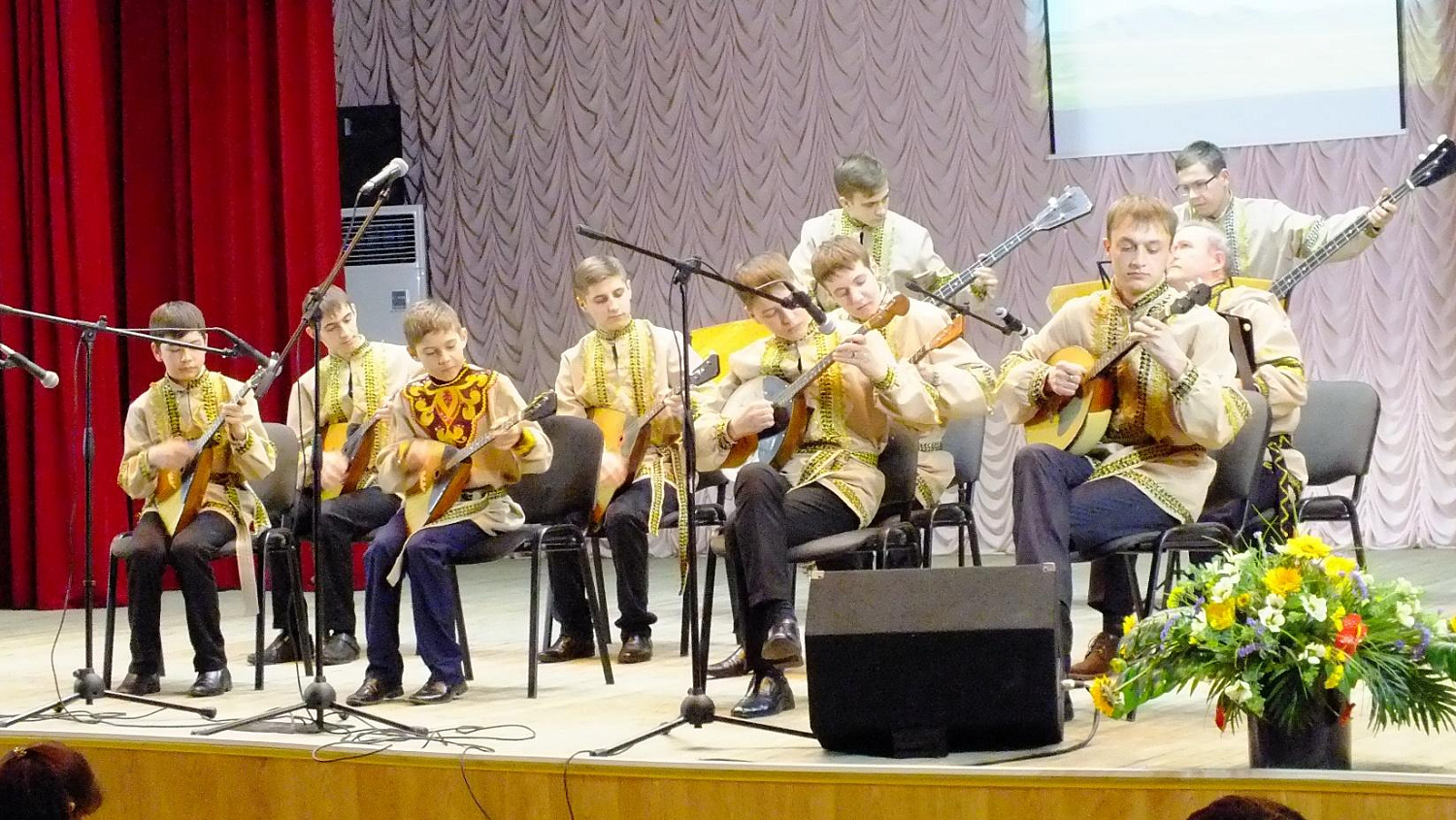 В Доме Культуры с. Родина состоялся праздничный концерт, посвящённый Дню благодарности